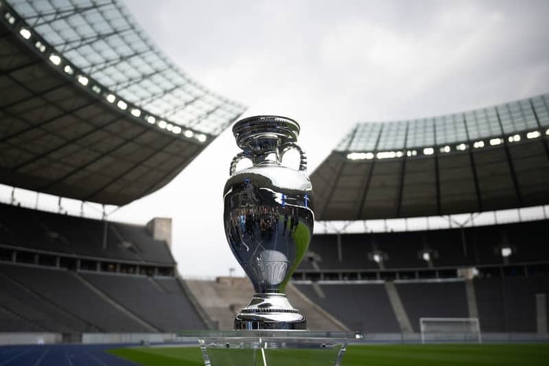 The European Championship trophy displayed during its presentation in Berlin's Olympic Stadium. The European Men's Football Championship will take place from June 14 to July 14, 2024. Sebastian Christoph Gollnow/dpa