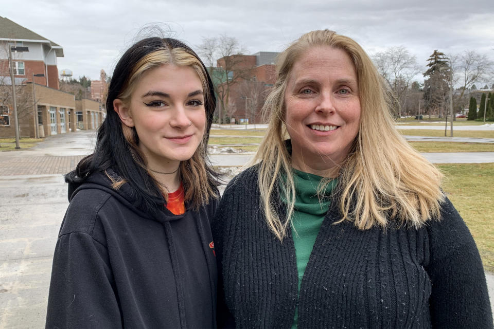 Jennifer Green wih her daughter Michaela, a sophomore transfer student at the University of Idaho in Moscow, Idaho. (Alicia Victoria Lozano / NBC News)