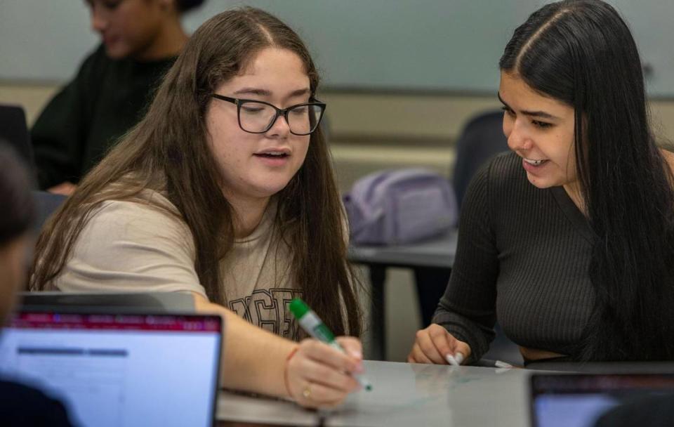 Students Dilayla Serafin, left, and Johanny Nathalia Santos Cortez work together in Calculus I class at FIU. Miami, Florida, August 31, 2023