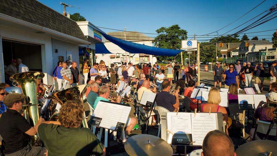 QSpot Concert Band is an all-volunteer community band led by Musical Director Eva Szakal.  Band members are professional and semi-professional musicians from the LGBT and allied communities.