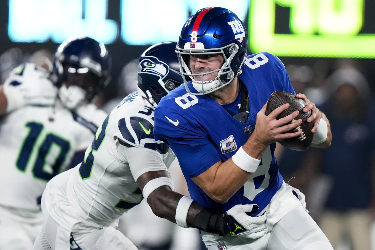 Giants dominated by Seahawks in embarrassing MNF loss