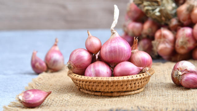6 Best Shallot Substitutes in 2023 »