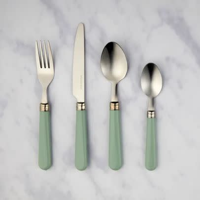 A colourful cutlery set that’s easily distinguishable