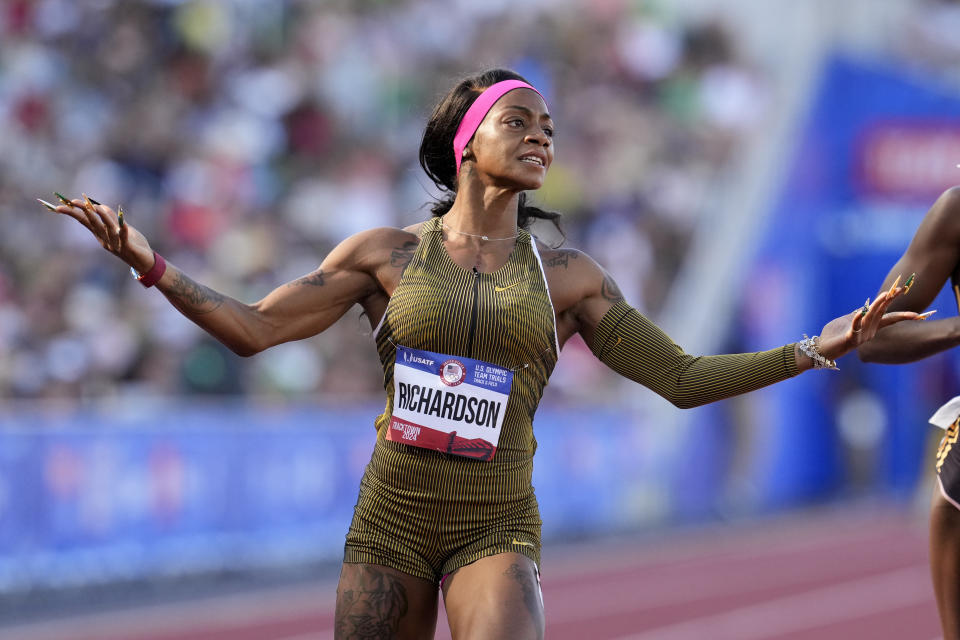 La estadounidense Sha'Carri Richardson tras ganar la semifinal de los 100 metros femeninos en el Preolímpico nacional, el sábado 22 de junio de 2024, en Eugene, Oregon. (AP Foto/George Walker IV)