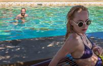 Dakota Johnson ist keine Romy Schneider und Matthias Schoenaerts kein Alain Delon. Doch alleine daran liegt es nicht, dass die Neuverfilmung von "Der Swimmingpool" bei Kritikern und Fans des Originals durchfiel. Die gute Absicht, das sexuell aufgeheizte Treiben am Planschbecken mit tagesaktuellem Kontext zu bereichern, erstickte im Redeschwall der Protagonisten. (Bild: Studiocanal GmbH / Sandro Kopp)