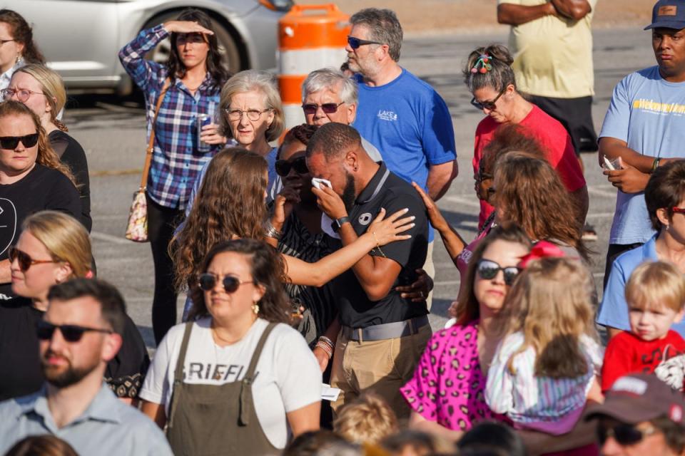 Mourners attend a vigil at the First Baptist Church of Dadeville (Getty Images)