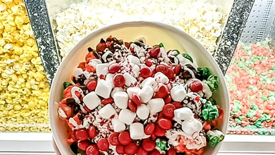 holiday peppermint popcorn