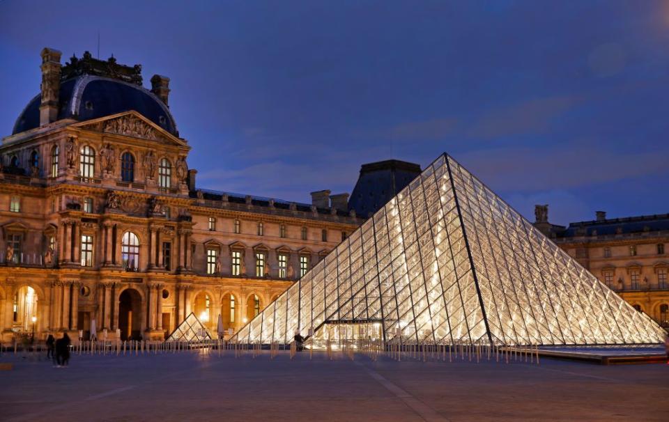 2) The Musée du Louvre