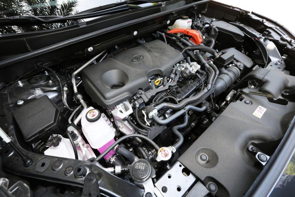 採用2.5L直四NA引擎搭配前後軸雙電動馬達，綜效輸出來到全車系最高的222hp。