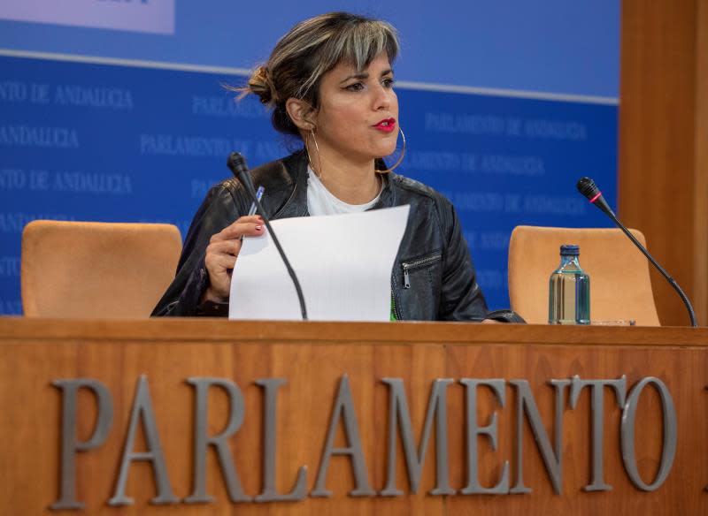 Teresa Rodríguez vuelve al Parlamento andaluz tras su baja por maternidad y expulsión y carga de nuevo contra Podemos. 