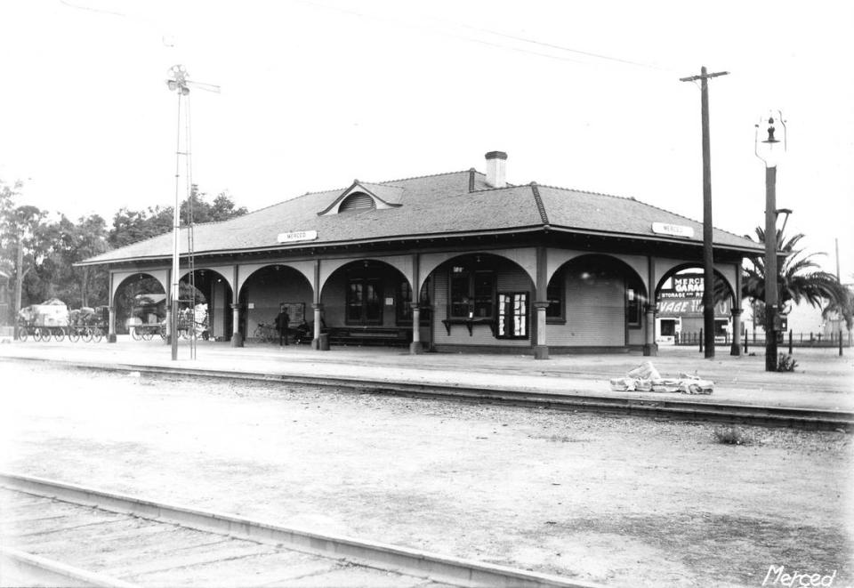 The Merced Southern Pacific Depot on N Street, circa 1910s.