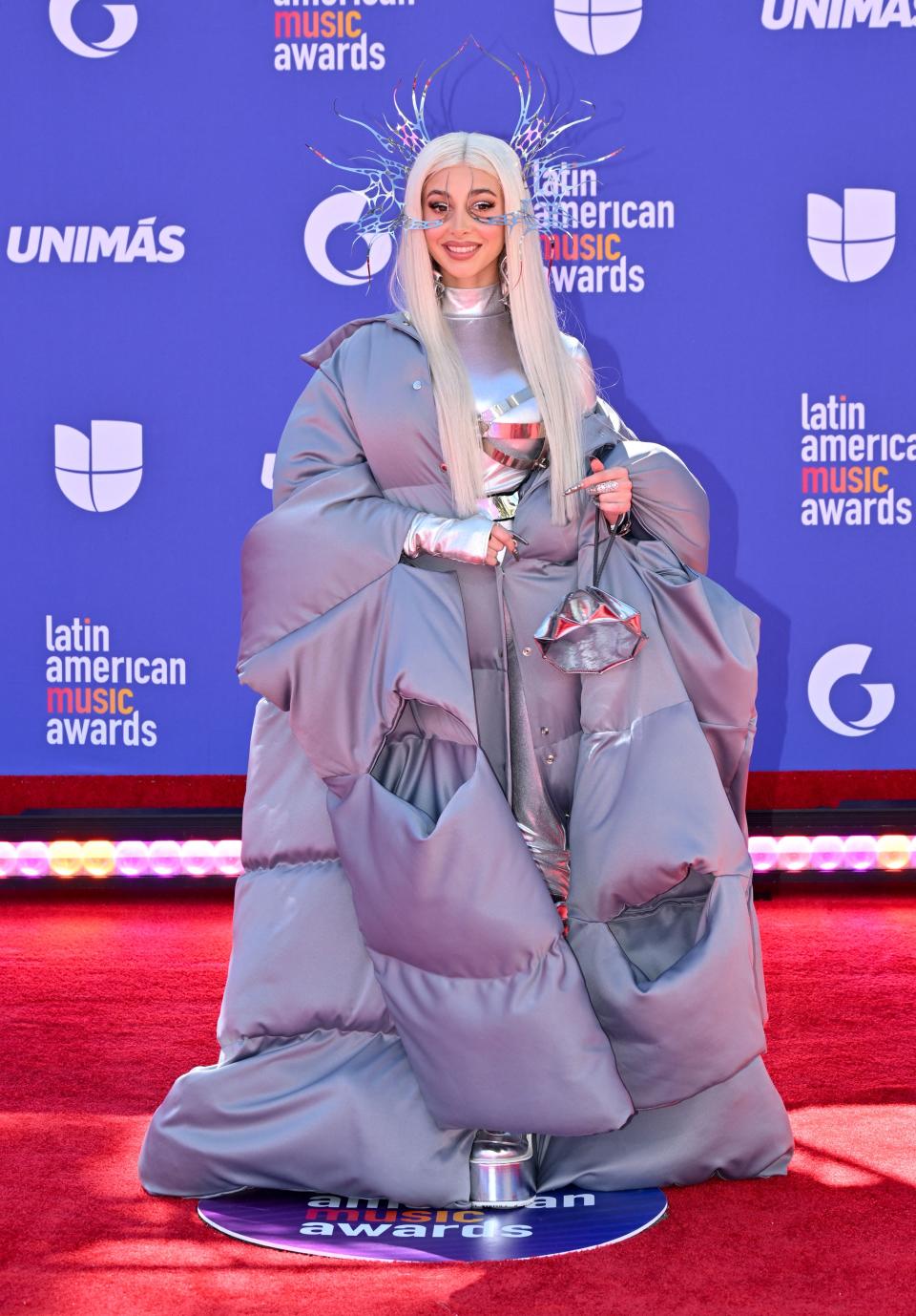La cantante Mar Solís llega a la octava entrega anual de los Latin American Music Awards en el MGM Grand Garden Arena en Las Vegas, Nevada, el 20 de abril de 2023. (Foto de Robyn BECK/AFP) (Foto de ROBYN BECK/AFP vía )