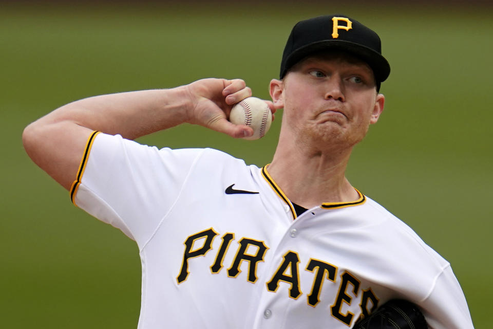 Mitch Keller, abridor de los Piratas de Pittsburgh, hace un lanzamiento durante el segundo duelo de una doble cartelera ante los Rockies de Colorado, el sábado 29 de mayo de 2021 (AP Foto/Gene J. Puskar)