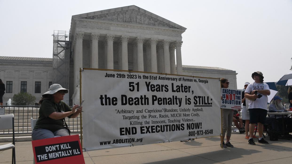  Anti-death penalty protests outside the US Supreme Court. 