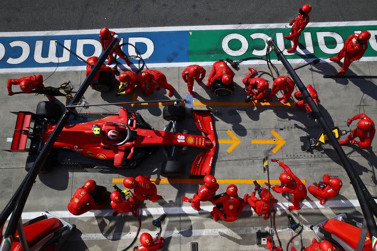 Fórmula Uno F1 - Gran Premio de Italia - Autodromo Nazionale Monza, Monza, Italia - 6 de septiembre de 2020 Charles Leclerc de Ferrari en el pit durante la carrera.