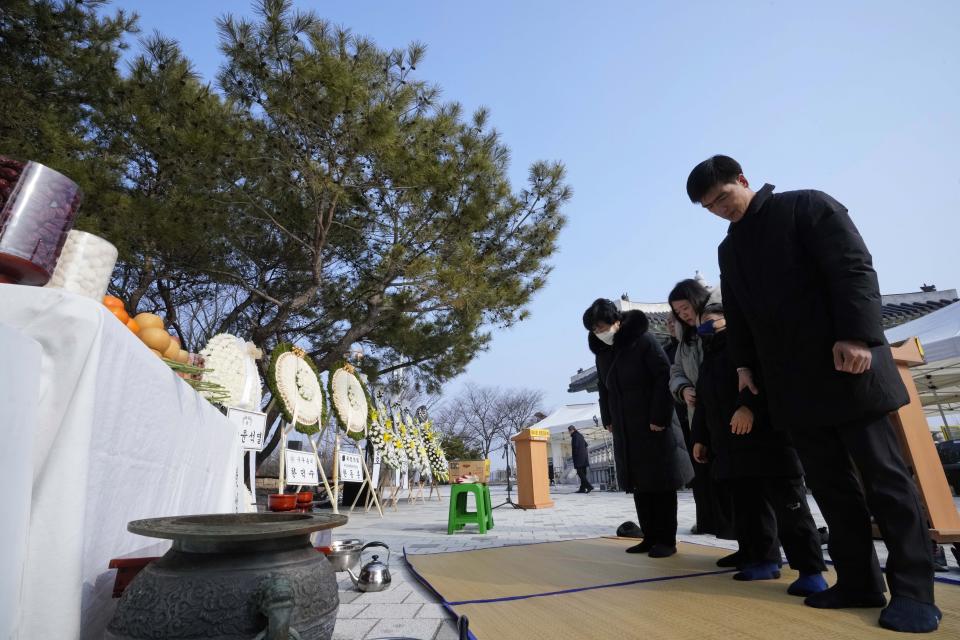 North Korean refugees and their family members pray to respect for their ancestors in North Korea as they visit the Imjingak Pavilion, near the border with the North, to celebrate the Lunar New Year in Paju, South Korea, Saturday, Feb. 10, 2024. (AP Photo/Ahn Young-joon)