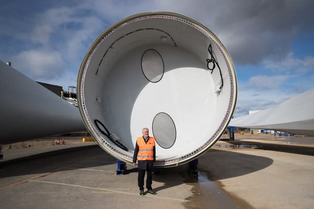 Jeremy Corbyn visits wind turbine facility – Southampton