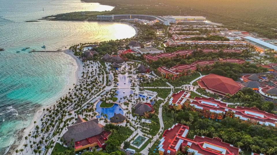 Barcelo Maya Grand Resort