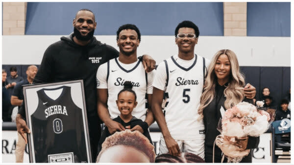 LeBron James' family - (from left) LeBron, Bronny, Juri, Bryce, Savannah - hilariously imitate the NBA star.  (Photo: @kingjames/instagram)