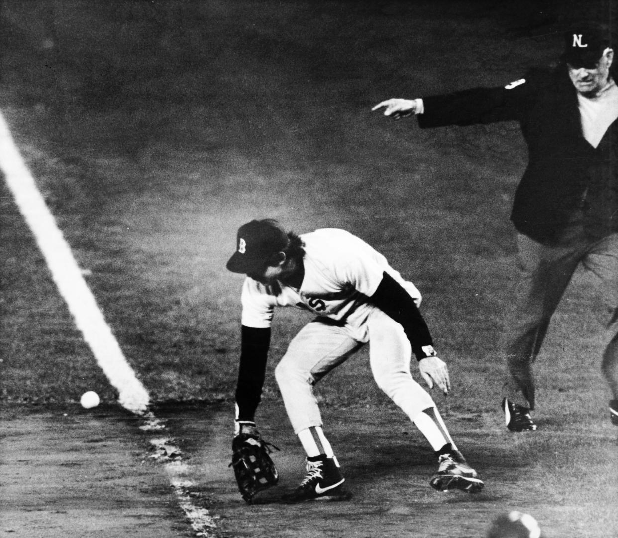 Buckner turns to chase after the infamous grounder. (Stan Grossfeld/The Boston Globe via Getty Images)
