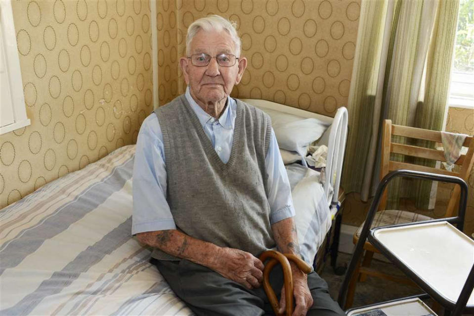 Mr Stelfox,106, served during the campaign for North Africa as one of the heroic Desert Rats (Picture: SWNS)