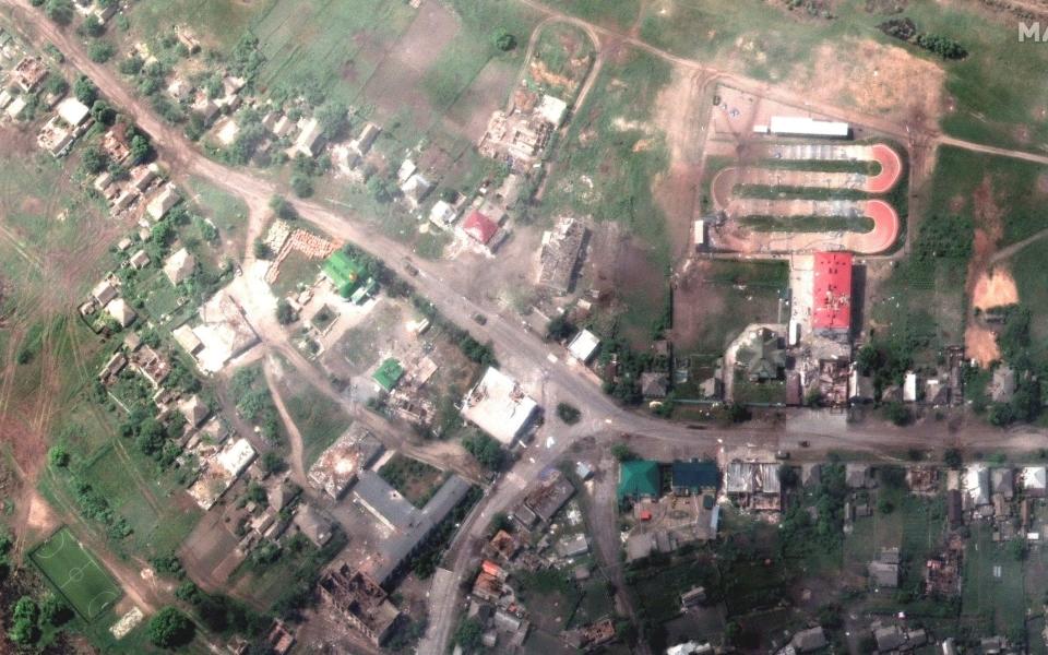 A satellite image shows damaged buildings and a tank on a road, in Lyman, Ukraine May 25, 2022. Picture taken May 25, 2022. Satellite image 2022 Maxar Technologies/Handout via REUTERS ATTENTION EDITORS - THIS IMAGE HAS BEEN SUPPLIED BY A THIRD PARTY. MANDATORY CREDIT. NO RESALES. NO ARCHIVES. DO NOT OBSCURE LOGO. - MAXAR TECHNOLOGIES 