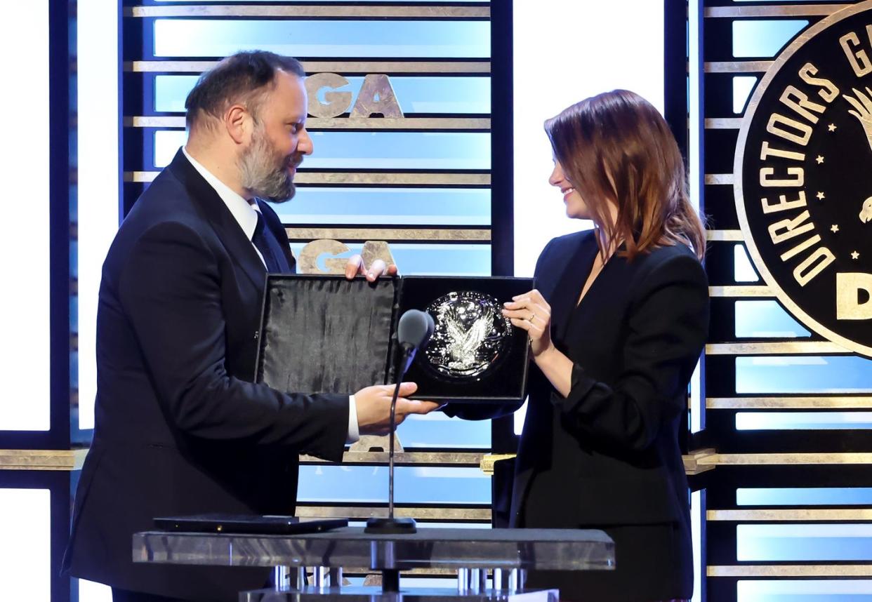 beverly hills, california february 10 l r yorgos lanthimos accepts a directors guild of america feature film medallion for poor things from emma stone onstage during the 76th directors guild of america awards at the beverly hilton on february 10, 2024 in beverly hills, california photo by amy sussmangetty images for dga