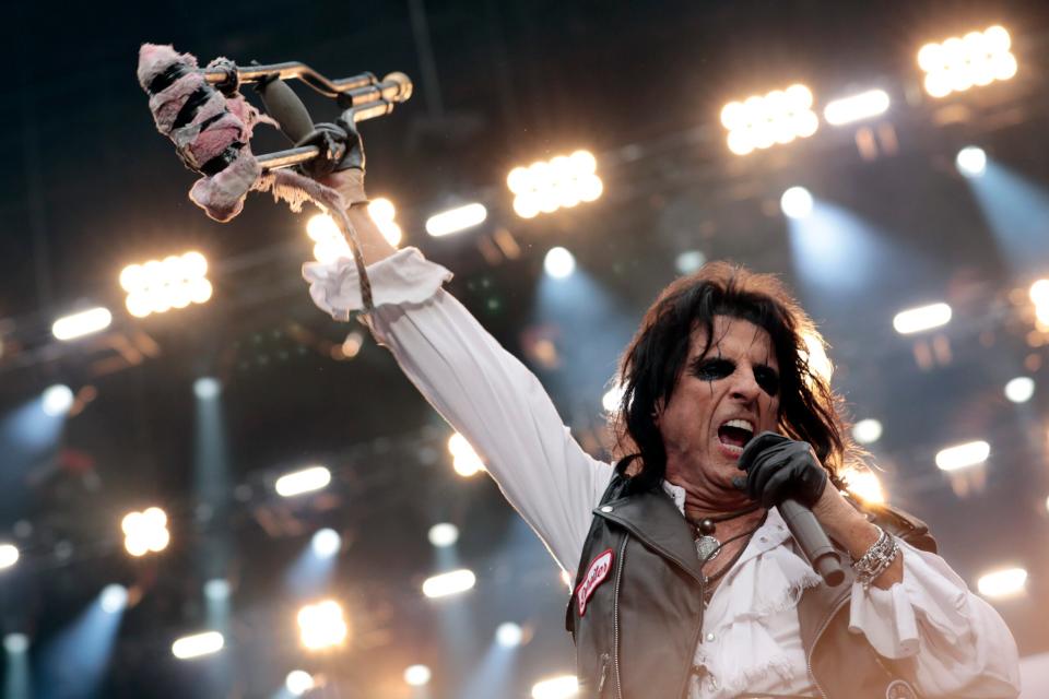 Alice Cooper, with a crutch, doing his Steve Carell impression. (Photo by Cole Bennetts/Getty Images)