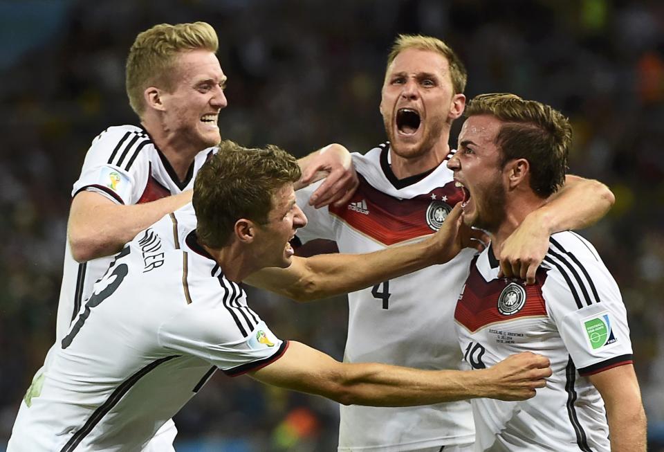 Germany's Mario Goetze celebrates his goal against Argentina with teammates (L-R) Andre Schuerrle ,Thomas Mueller and Benedikt Hoewedes during extra time in their 2014 World Cup final at the Maracana stadium in Rio de Janeiro July 13, 2014. REUTERS/Dylan Martinez (BRAZIL - Tags: SOCCER SPORT WORLD CUP TPX IMAGES OF THE DAY)