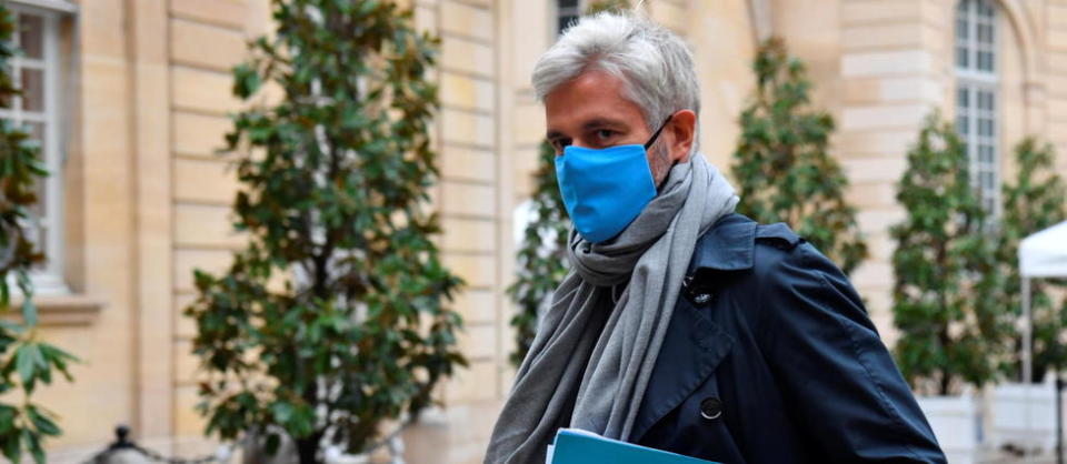 Laurent Wauquiez souhaite « que nous sortions des hypocrisies où, d’un côté, il y a de grands textes de loi et, de l’autre côté, une réalité qui s’impose aux élus locaux et qui les prive de toute possibilité d’action de lutte contre le communautarisme ».
