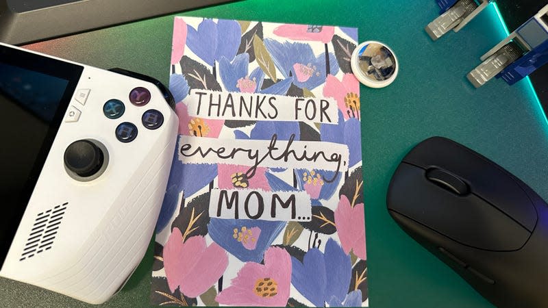Want to finally say something nice to your wife or mom this Mother’s Day? Eschew the card, and get her a cool mouse pad instead. - Photo: Kyle Barr / Gizmodo