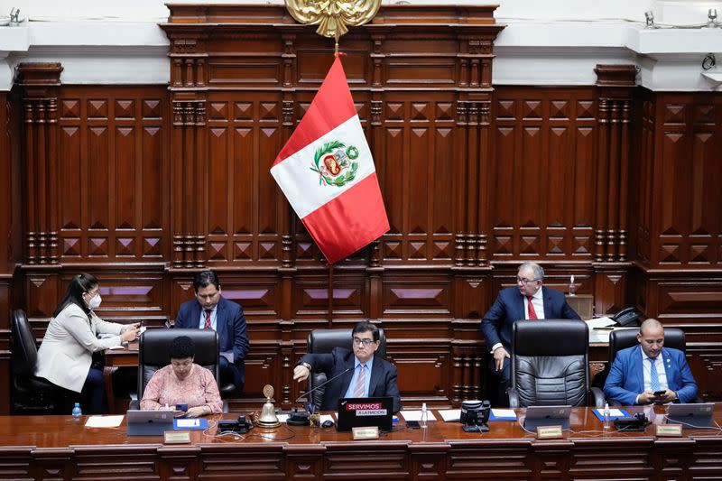 Legisladores opositores de Perú lanzan tercer intento de juicio político contra Castillo