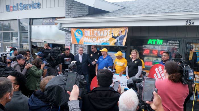 crowd outside gas station that sold winning powerball ticket