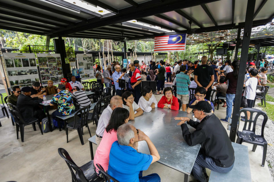 General picture of members of the public enjoying themselves during the Taman Tugu Human Library event at Taman Tugu Nursery September 8,2019. — Picture by Ahmad Zamzahuri