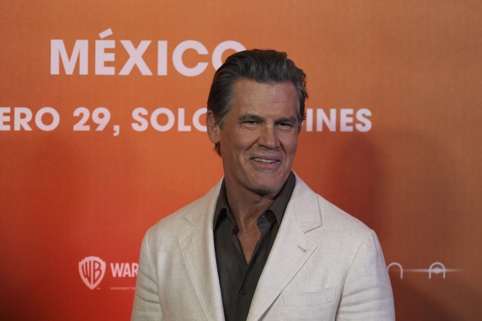 El actor Josh Brolin posa en una sesión fotográfica para promover la película "Dune: Part Two" en la Ciudad de México el lunes 5 de febrero de 2024. (Foto AP/Marco Ugarte)