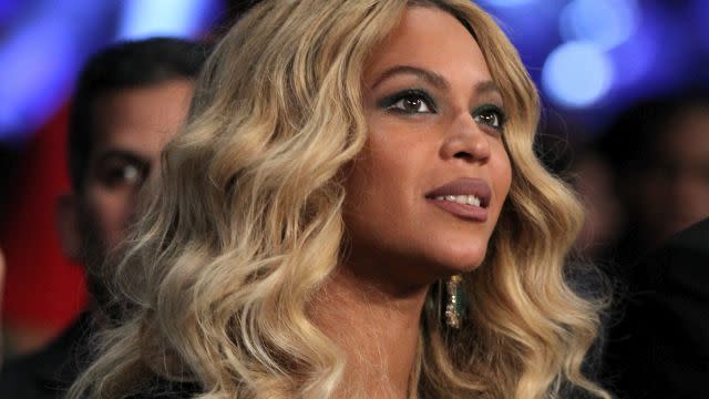 Beyonce wears a VERY low-cut dress as she watches boxing match with husband  Jay Z