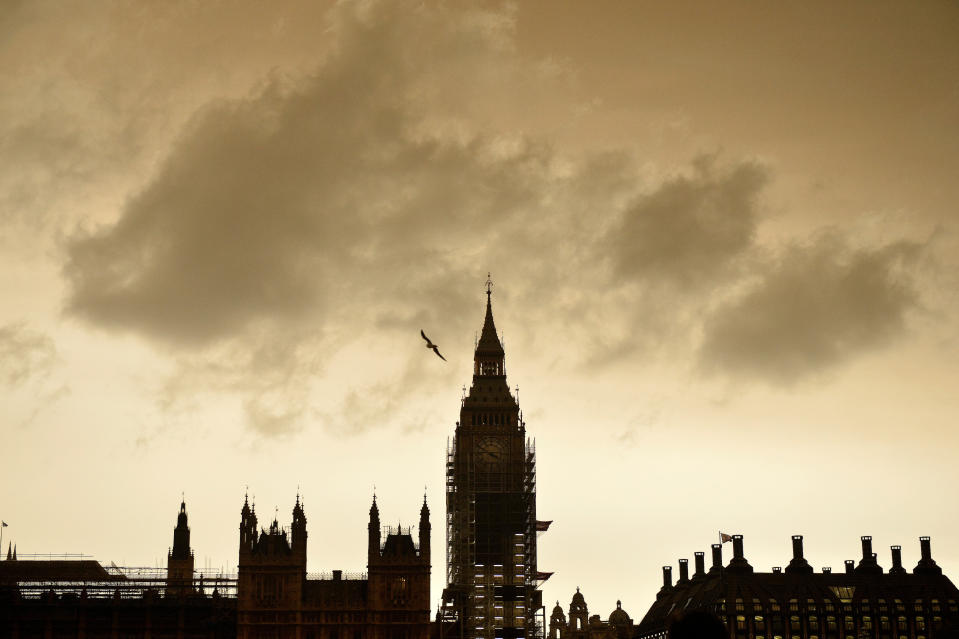 El cielo de Londres, amarillo