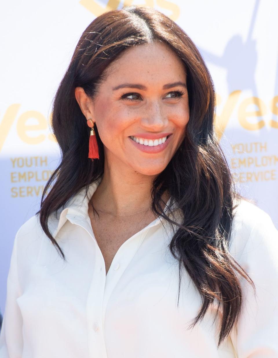 Meghan with soft centre-parted waves and blush-toned make-up, 2019