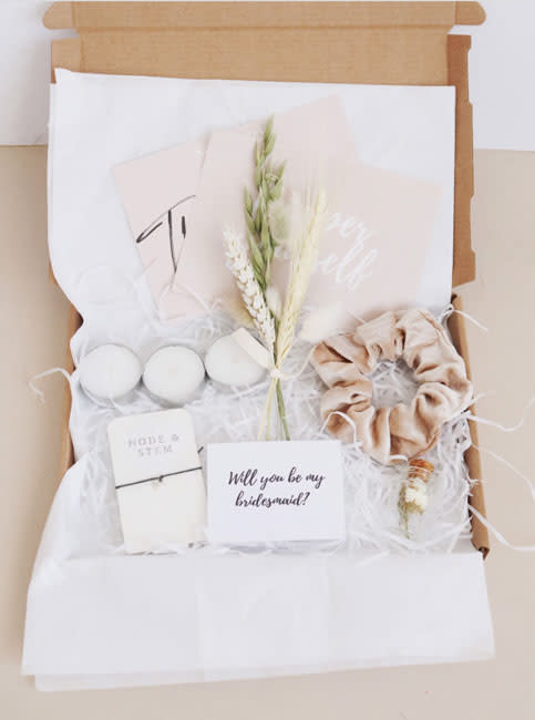 bridesmaid-proposal-gift-box