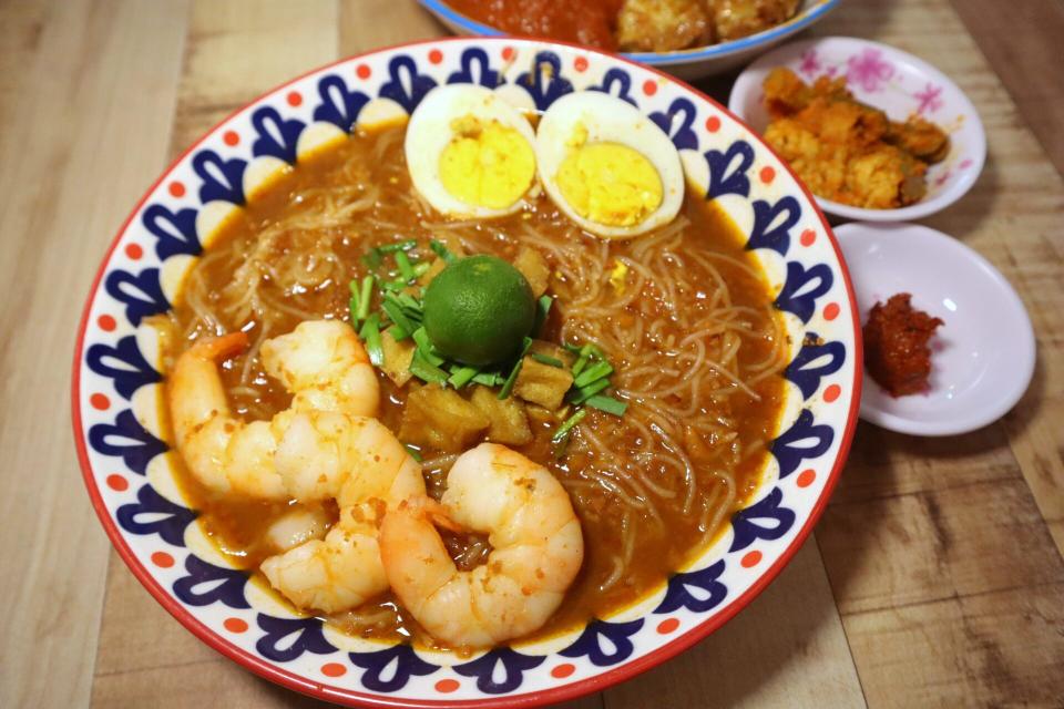 marie's lapis cafe - mee siam