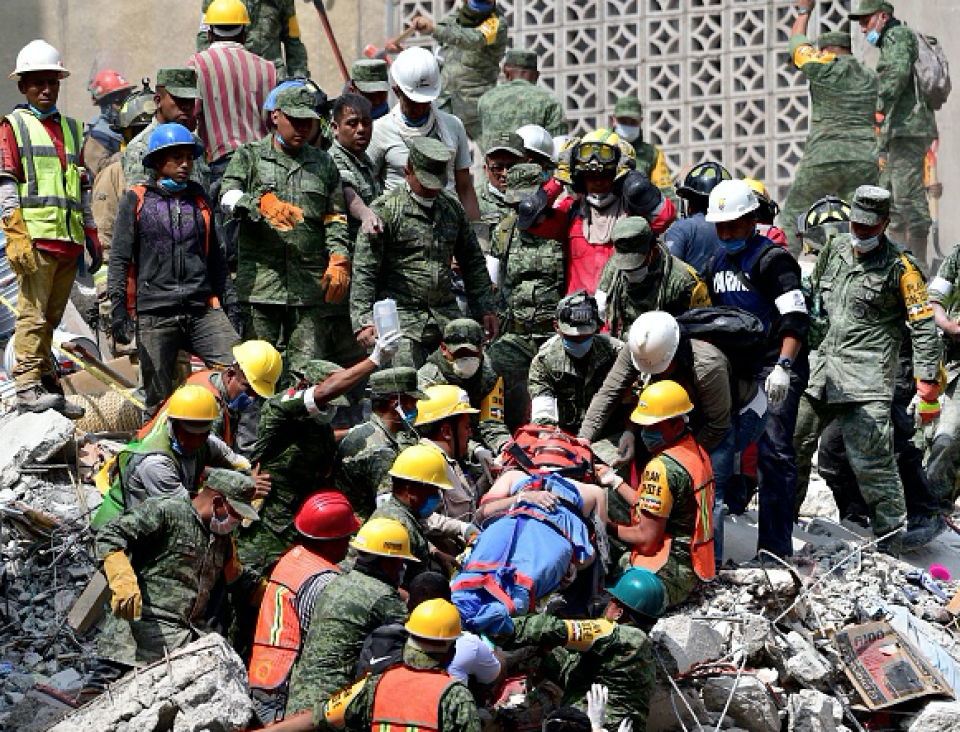 Uno de los miles de rescates en Ciudad de México tras el seísmo. Foto: Getty Images.