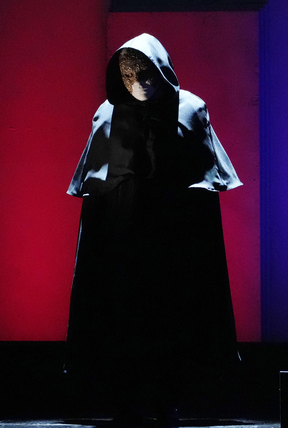 Actor Mike Myers wears a cloak and mask in reference to the 1999 film "Eyes Wide Shut" during the 49th AFI Life Achievement Award tribute to Nicole Kidman, Saturday, April 27, 2024, at the Dolby Theatre in Los Angeles. Kidman was one of the stars of the film, which was directed by the late Stanley Kubrick. (AP Photo/Chris Pizzello)