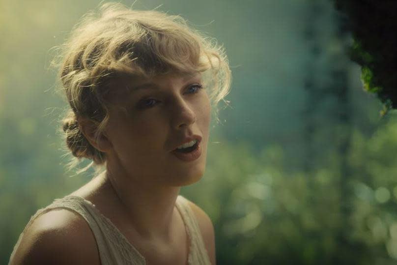 Taylor Swift has dominated the album charts once more.
