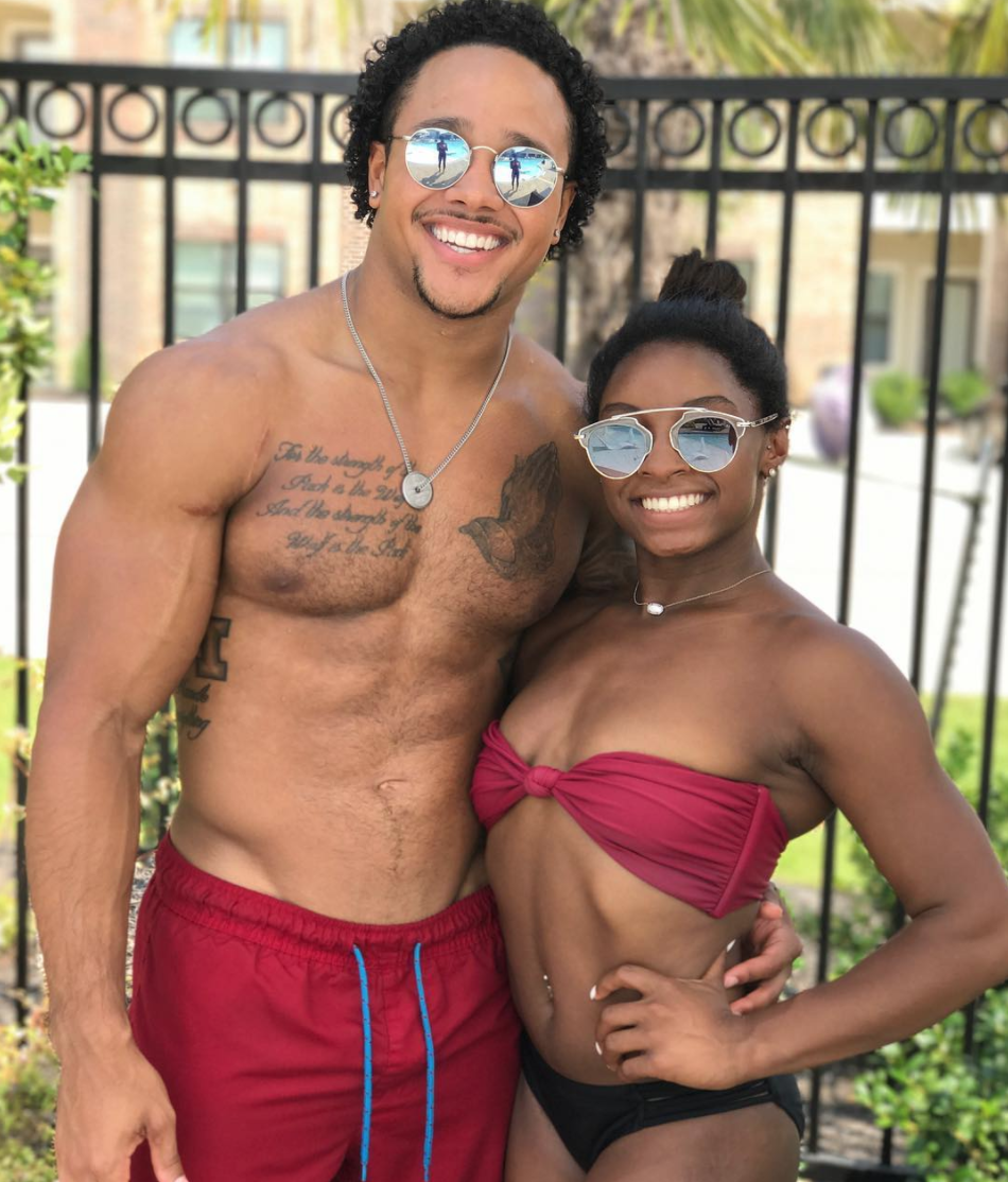 <p>Wow! No surprise that the couple that works out together is seriously buff. (Photo: <a rel="nofollow noopener" href="https://www.instagram.com/p/BYotySEFvp8/?hl=en&taken-by=simonebiles" target="_blank" data-ylk="slk:Simone Biles via Instagram;elm:context_link;itc:0;sec:content-canvas" class="link ">Simone Biles via Instagram</a>) </p>