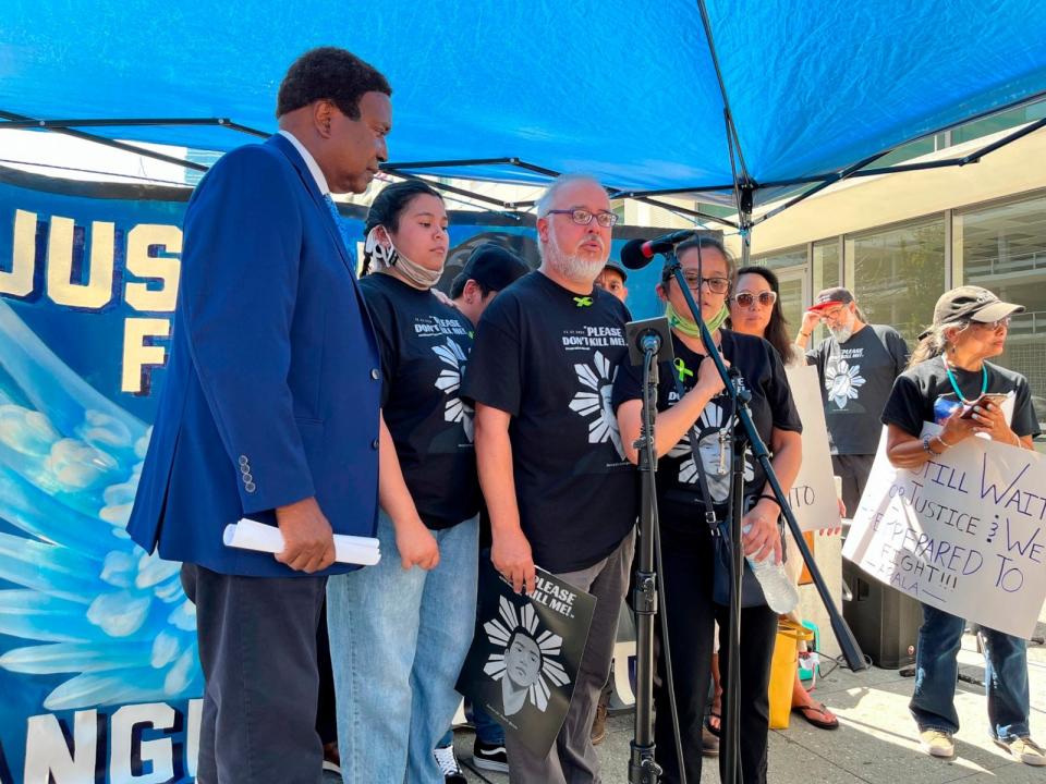 PHOTO: The Angelo Quinto family's attorney  with Angelo's stepdad Robert Collins, center, Angelo's sister Bella Quinto Collins and Angelo's mom Cassandra Quinto-Collins, during a news conference in Oakland, Calif., Sept. 7, 2022. (Janie Har/AP, FILE)