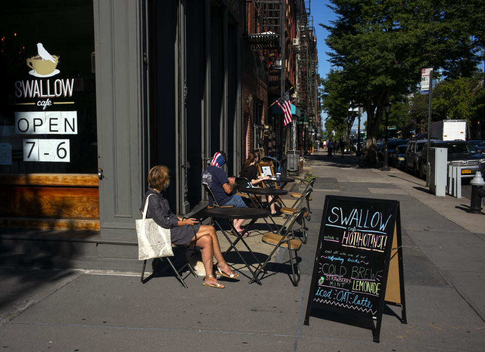 En estos momentos, cualquier consumo puede traer escondido un cargo extra completamente inesperado. En la imagen, una terraza en la ciudad de Nueva York. (Foto: Robert Nickelsberg/Getty Images)