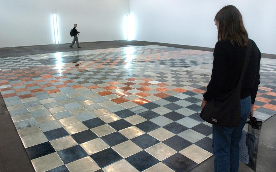 Andre's 1995 piece, 6-Metal Fugue (for Mendeleev), seen in 2005 in Berlin, part of an exhibition entitled 'Fast Nichts' ('Almost Nothing')