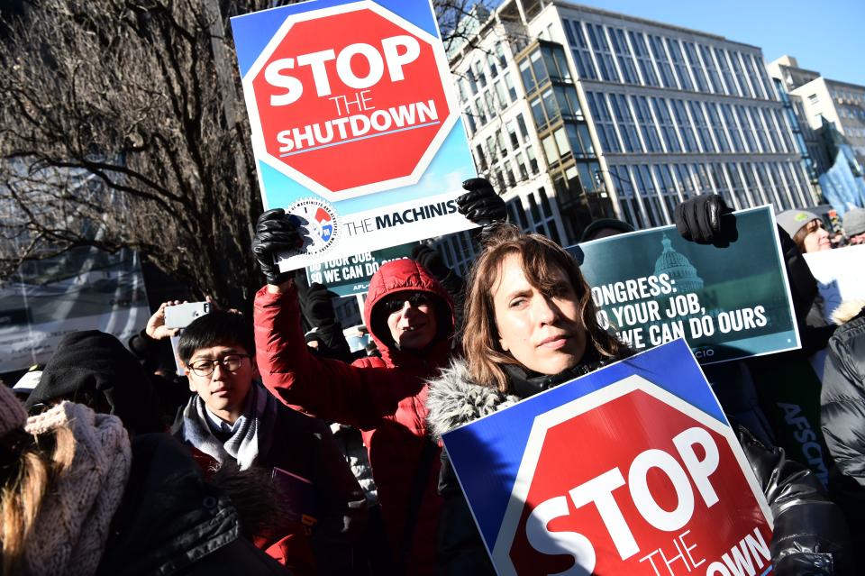 Union workers demonstrate against the government shutdown on Jan. 10, 2019 in Washington, D.C. (Photo: Nicholas Kamm/AFP/Getty Images)