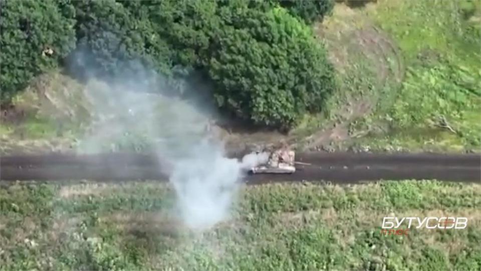 「超級戰車」變廢鐵！俄坦克被烏軍炸毀影片瘋傳 1億造價瞬間化為烏有