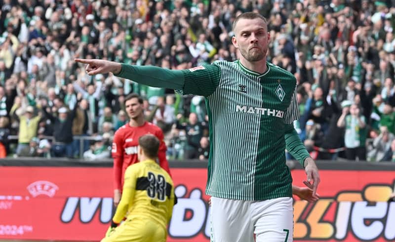 Werder's Marvin Ducksch celebrates scoring his side's second goal during German Bundesliga soccer match between Werder Bremen and VfB Stuttgart at the wohninvest Weserstadion. Carmen Jaspersen/dpa